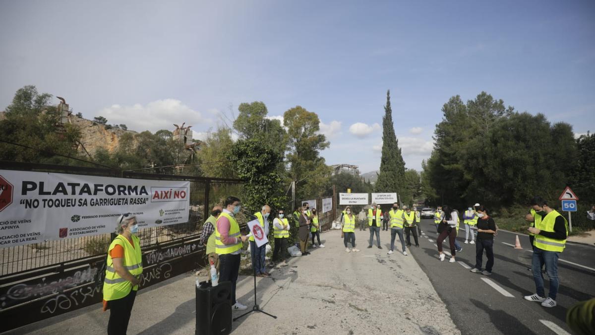 La plataforma ciudadana de sa Garrigueta Rassa anuncia medidas legales contra el proyecto de restauración de la cantera