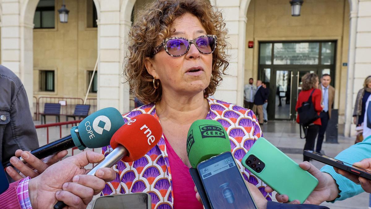La exconsellera de Innnovación Josefina Bueno, en una comparecencia en Alicante