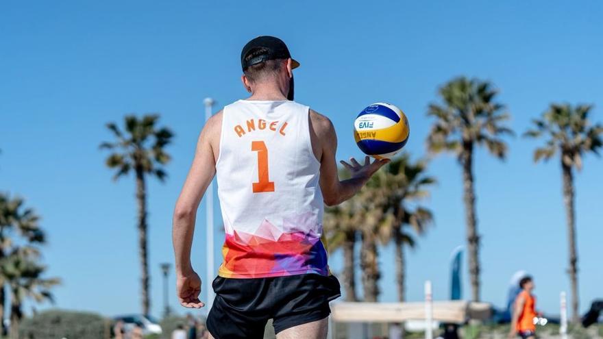 Uno de los participantes del circuito Mediterranean Beach Volley.