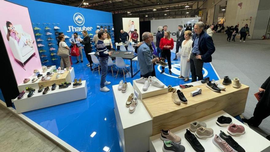 Optimismo moderado entre las empresas de la provincia que acuden a la feria del calzado de Milán