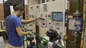 Taller de electroquímica en un instituto catalán.