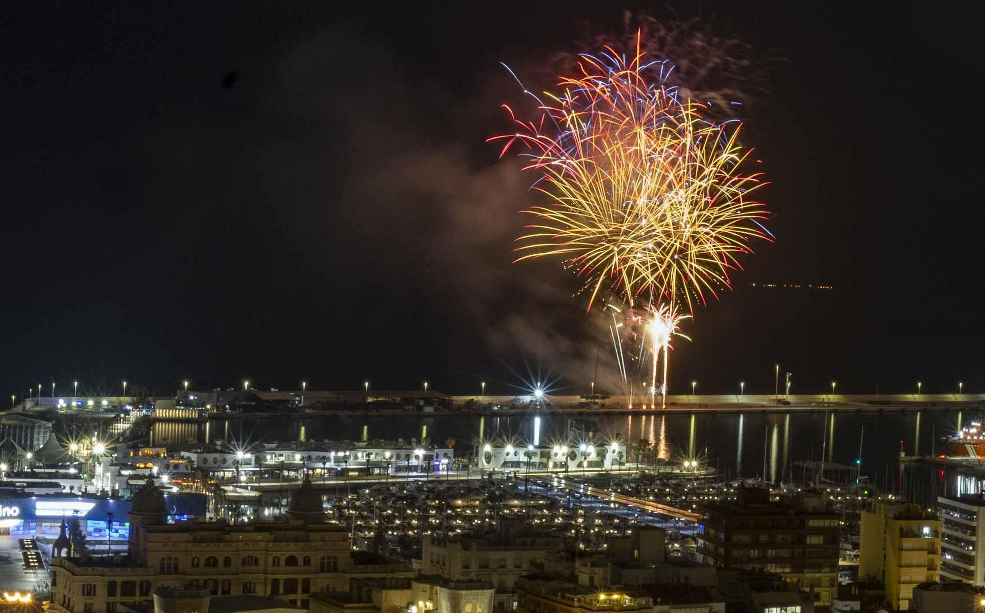 El castillo por el 9 d'Octubre lanzado en Alicante por Coeters Dragons
