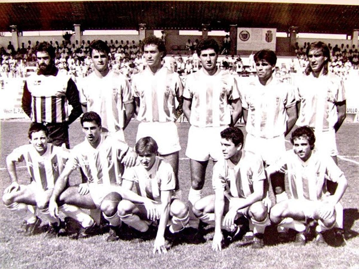Formación del Córdoba en la 88-89, con Portugal arriba a la derecha.
