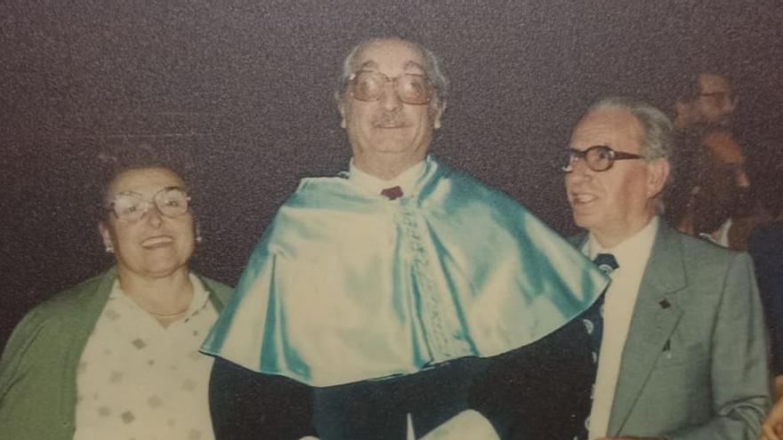 Fuster amb els meus  pares, l&#039;octubre de 1984, a la Universitat Autònoma de Barcelona.