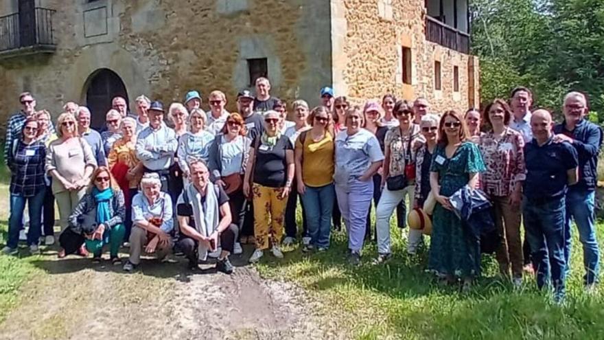 La unión europea de la sidra: visita bretona a Nava tras más de treinta años de hermanamiento