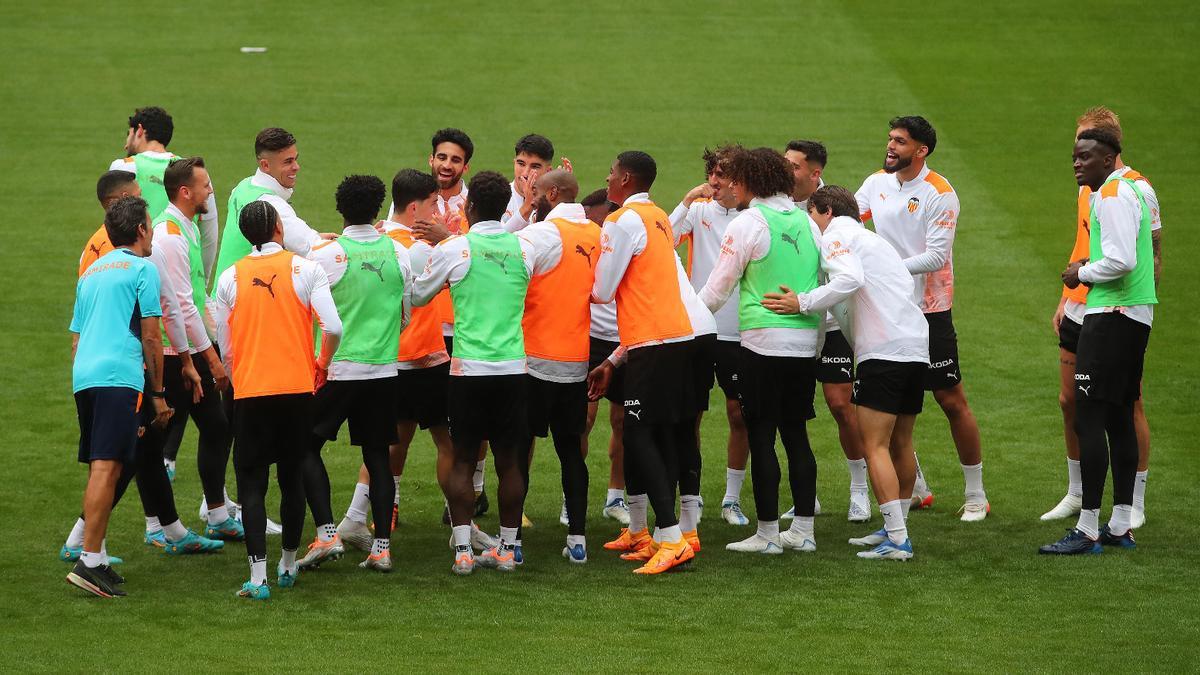 Una imagen del entrenamiento del Valencia CF en La Cartuja