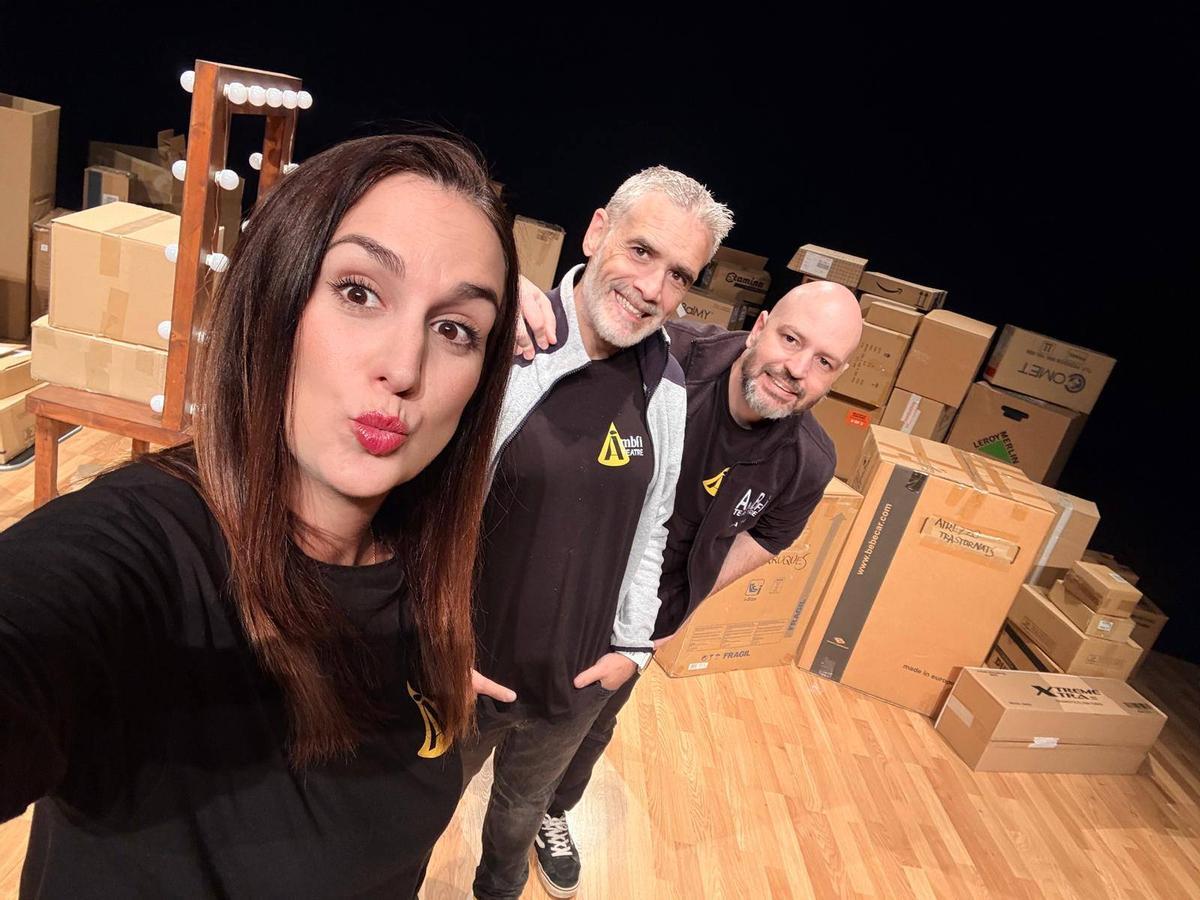 El grupo AmbfiTeatre actúa en la jornada de teatro solidario en Gandia