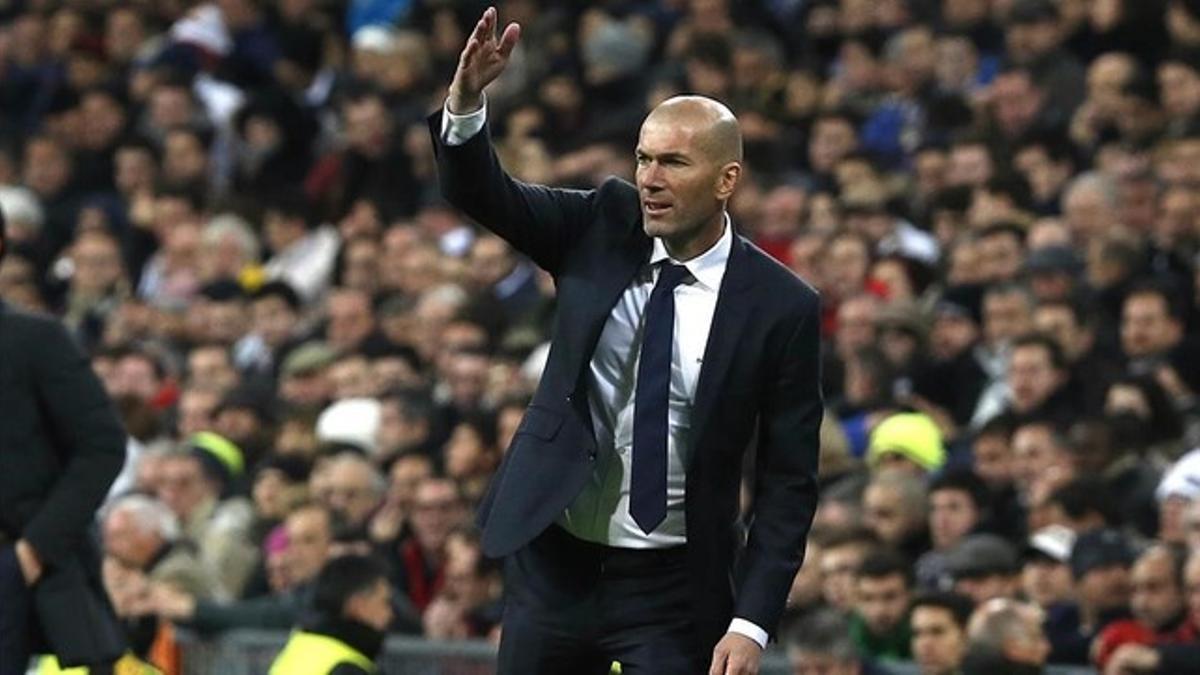 Zidane, durante el patido entre el Madrid y el Deportivo