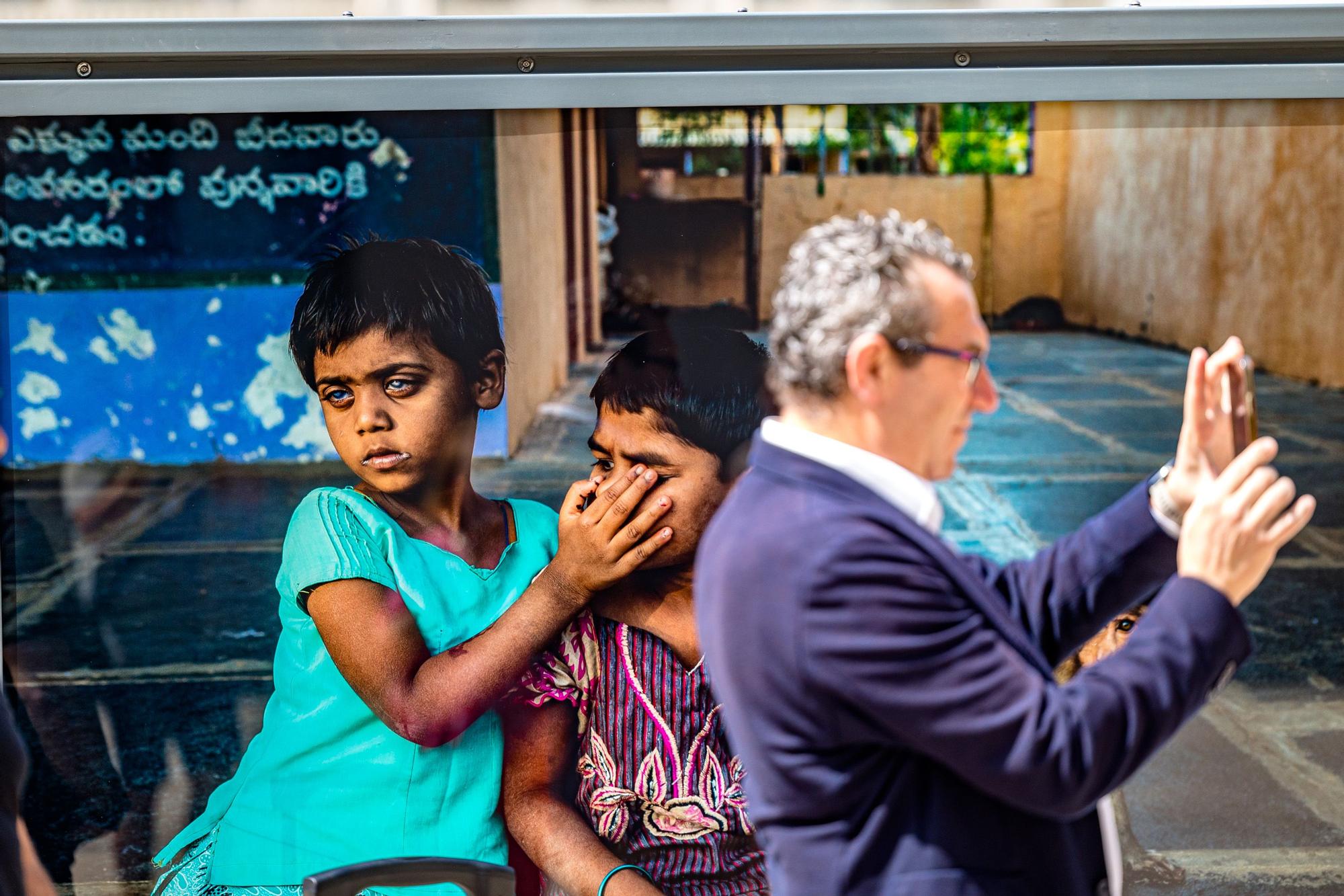 Cuarenta fotografías reflejan la vida cotidiana en Andhra Pradesh, una de las zonas más pobres de la India | La muestra se puede ver en la plaza de SS MM Los Reyes de España hasta el 11 de julio