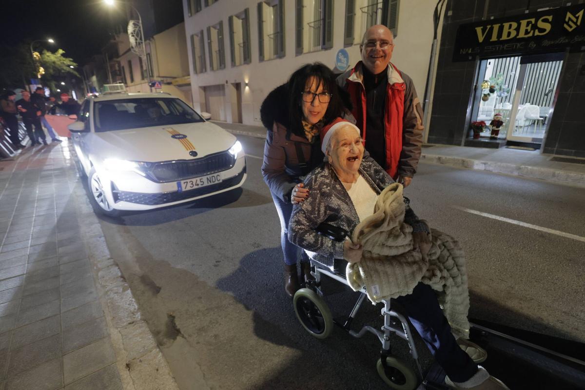 Los taxistas pasean a los mayores por Palma