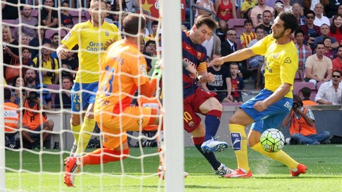 Messi no pudo aguantar con su equipo 'gafe' más de dos minutos en el campo