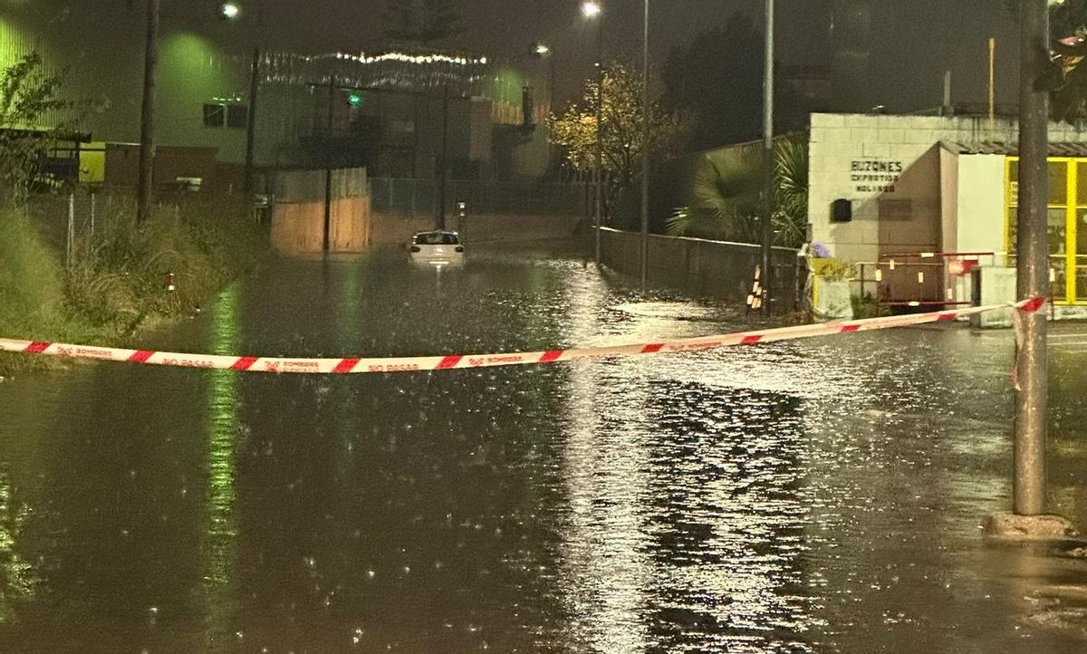 Imagen del acceso cortado de esta calle de Vila-real.