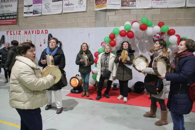 GALERÍA | El Mercado de Navidad cierra con la visita del paje real de El Puente