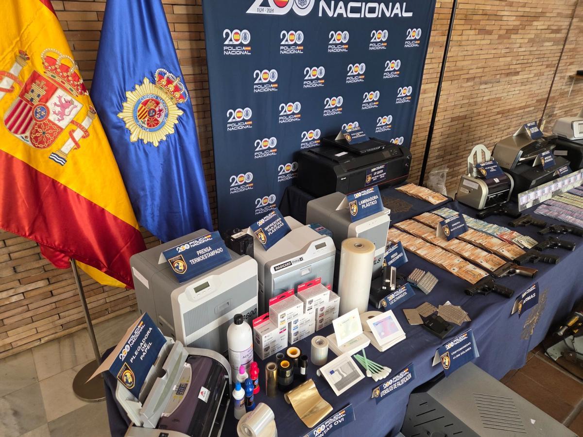 Parte del material intervenido.