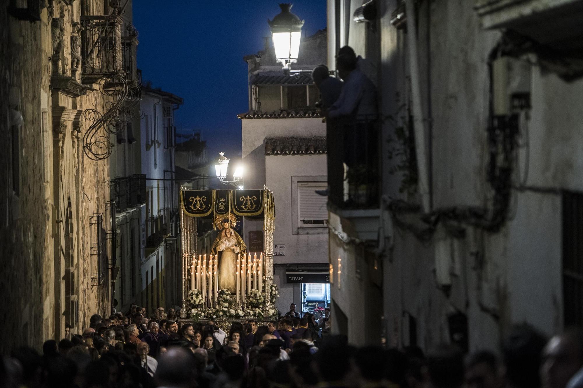 Así ha sido la procesión del Silencio del Nazareno de Cáceres