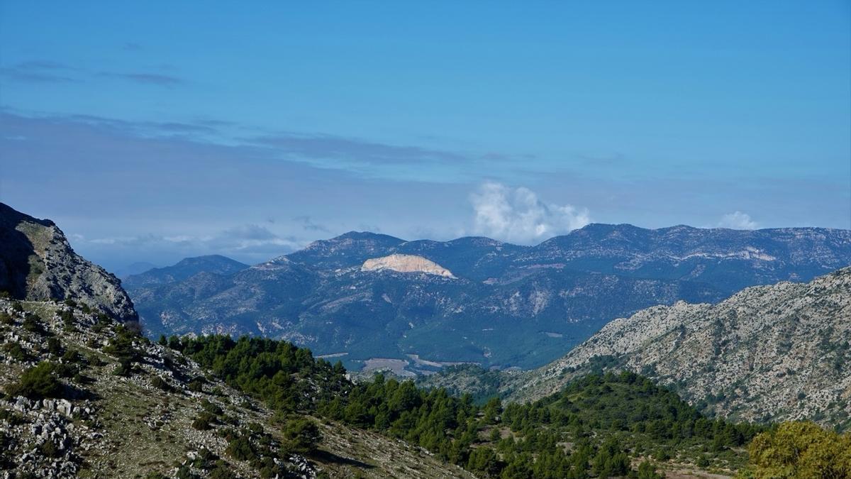 La Peña Rubia de Zarzadilla vista desde Sierra Espuña.
