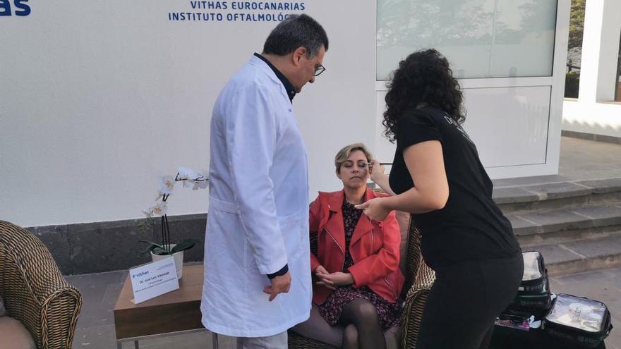 El doctor Vilamajó ofrece nociones sobre maquillaje.