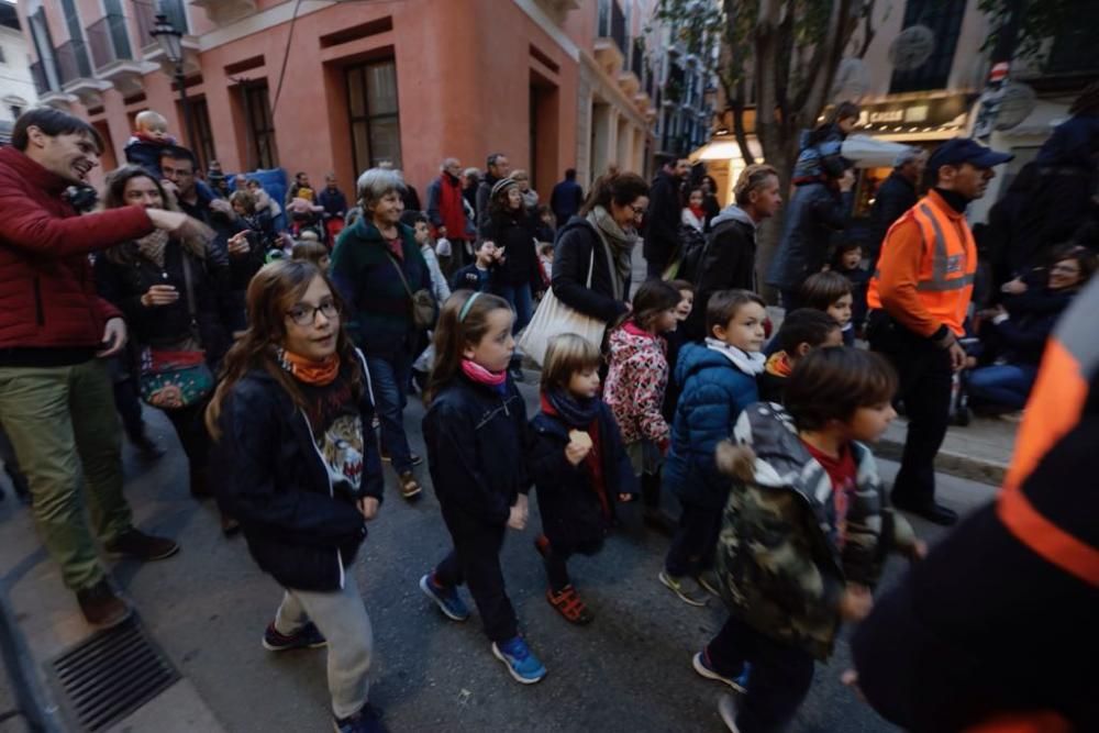 Empiezan las fiestas de Sant Sebastià con el 'pregonet', un pasacalles y bailes populares