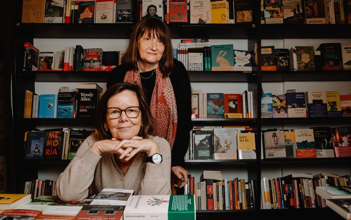 Sigrid Kraus y Valeria Ciompi, fotografiadas poco después de su entrevista con 'ABRIL' en una librería madrileña