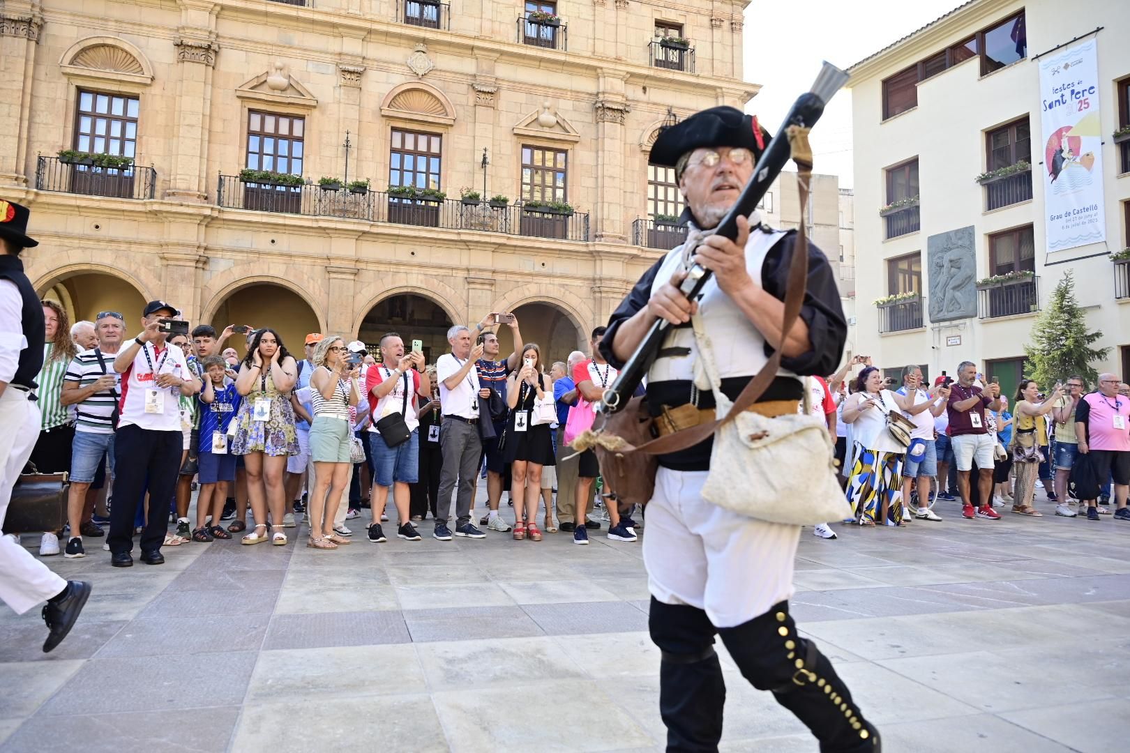 Galería | Un millar de peñistas toman Castellón