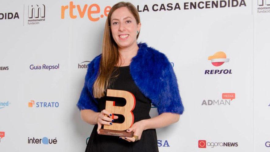 La coruñesa Deborah García con su premio.