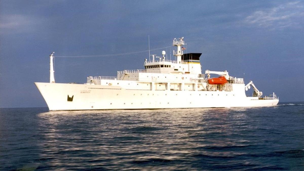 El barco oceanográfico 'USNS Bowditch', que desplegó un dron submarino en aguas internacionales del mar del Sur de China, en una imagen de archivo, el 20 de septiembre del 2002.