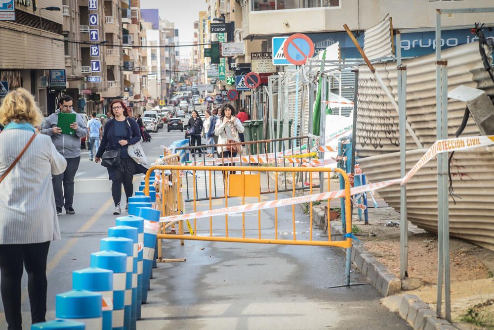 El Ayuntamiento tiene abierto un expediente de peligrosidad para exigir la reposición de la valla perimetral de la obra del centro comercial abandonado de Torrevieja desde 2012