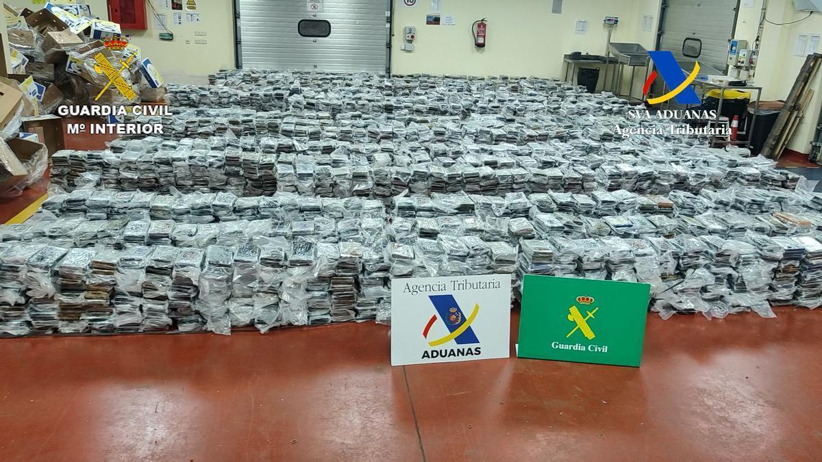 Intervenidas 5,6 toneladas de cocaína, el mayor alijo detectado jamás en el puerto de València.