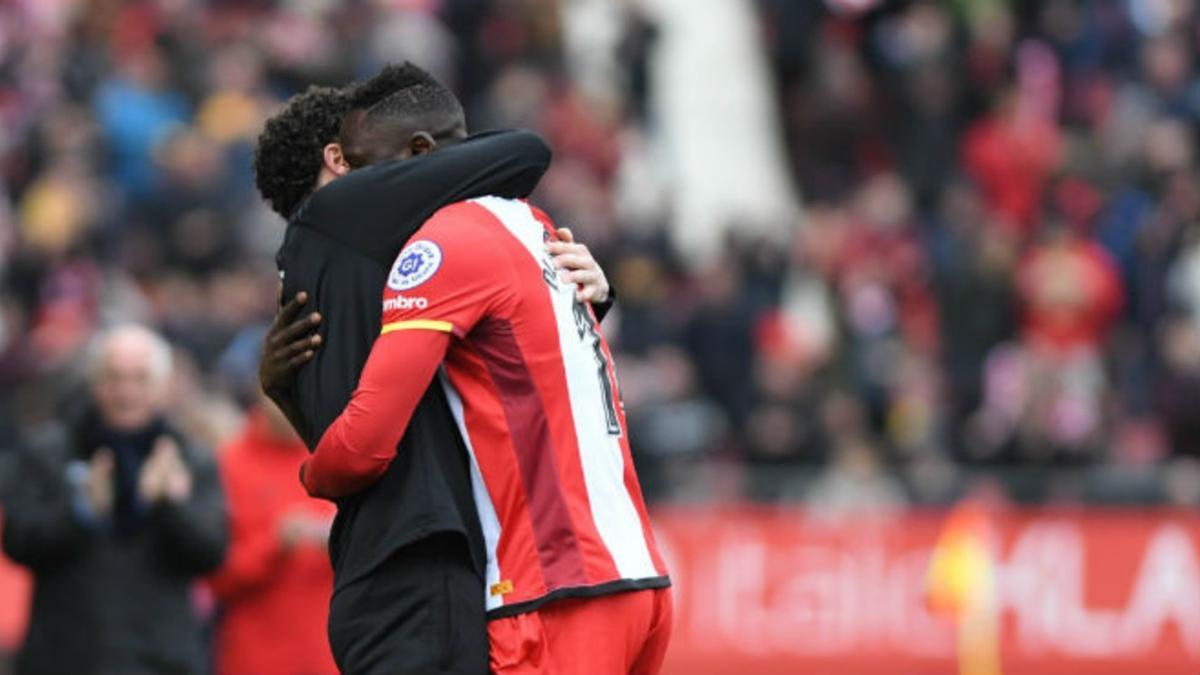 Los jugadores del Girona, abrazados tras la goleada al Las Palmas.