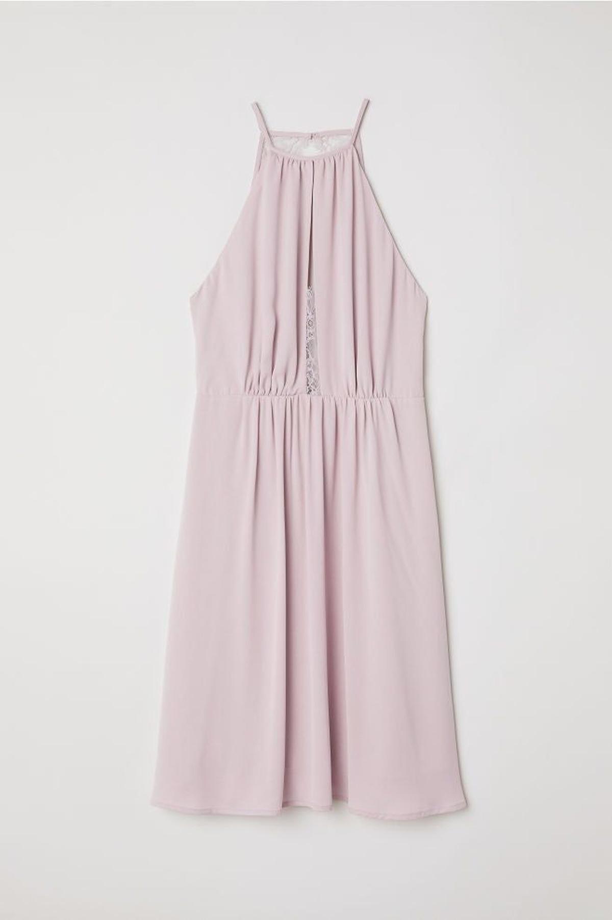 Vestido corto rosa con espalda abierta de encaje de H&M. (Precio: 49, 99 euros)