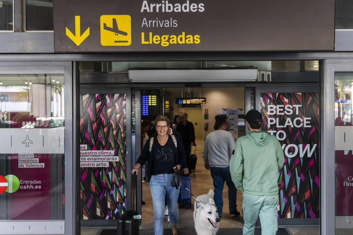 Una de las puertas de llegada del aeropuerto de Valencia, esta semana.