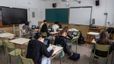 Famílies i experts demanen escurçar la vacances d’estiu i «racionalitzar» els horaris escolars a Espanya