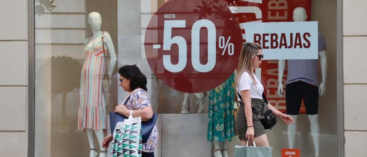 Rebajas en una tienda durante la anterior campaña de verano.