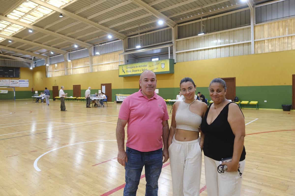 La familia García Mendoza votando en Gáldar