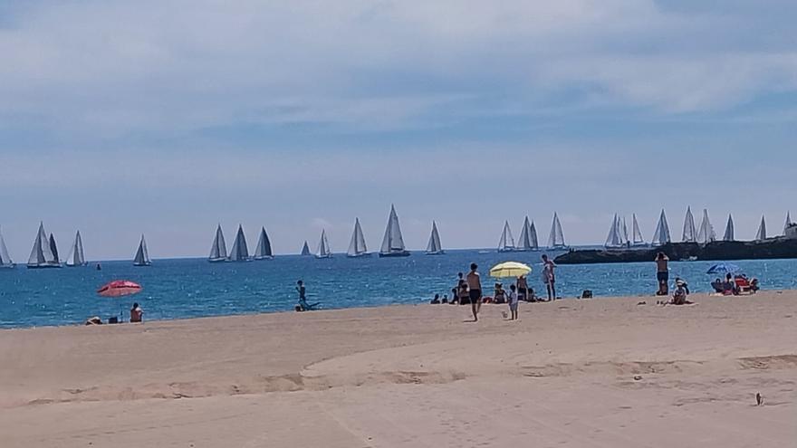 La playa del Arenal de Xàbia, a toda vela (imágenes)