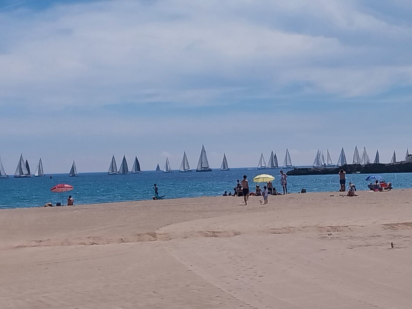 La playa del Arenal de Xàbia, a toda vela (imágenes)