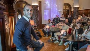 Francisco Cabezas, jefe de deportes de EL PERIÓDICO, en el encuentro con la comunidad de lectores del diario.