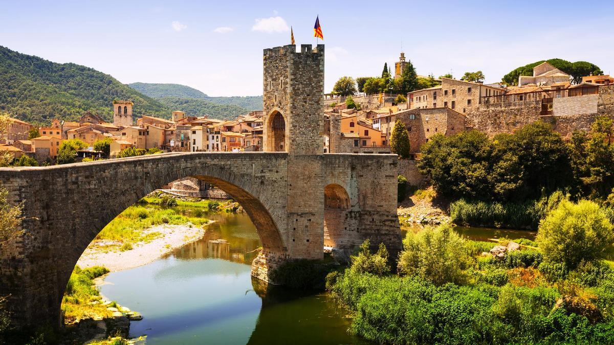 Un precioso pueblo medieval de Girona que debes conocer.
