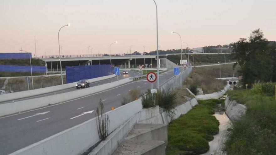 El río Mesoiro, al lado del acceso a la tercera ronda.