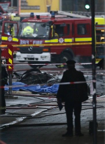Dos muertos al estrellarse un helicóptero en el centro de Londres