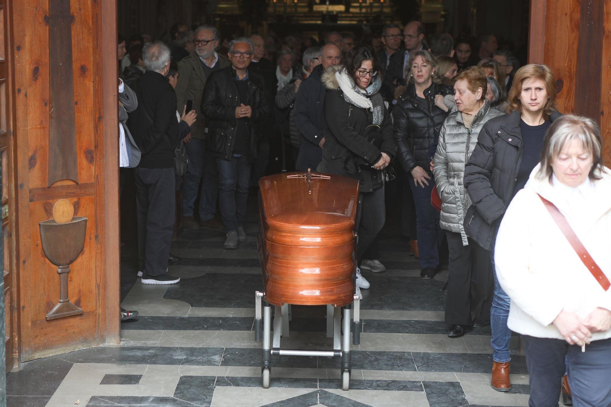 Funeral de Emili Marin, director de la revista Sao y sacerdote