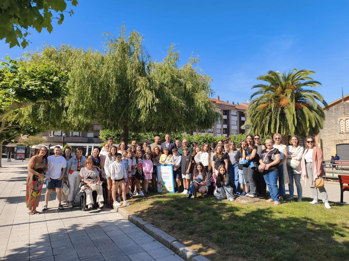 Foto en familia tras la celebración del pleno.
