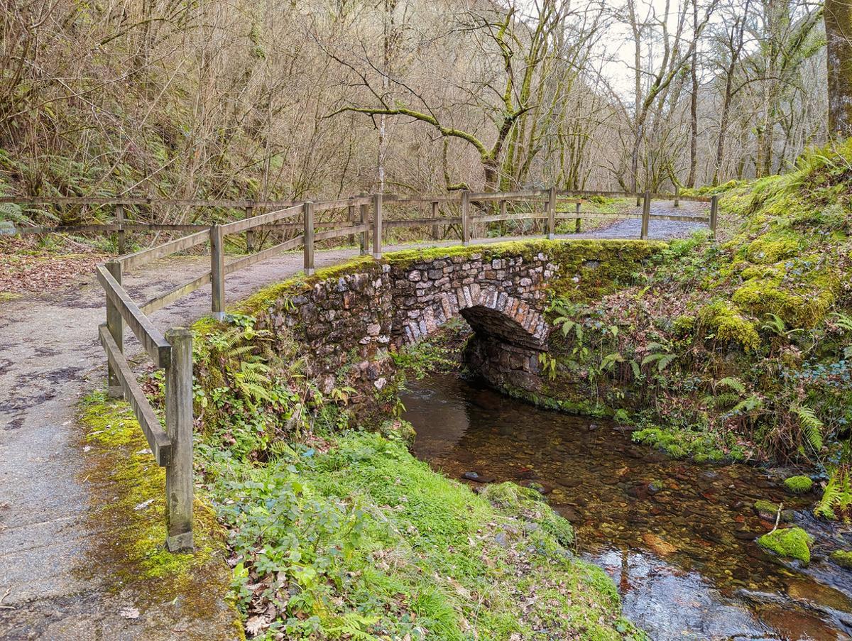 El sendero comienza en Villamayor, a unos 45 minutos en coche de Oviedo