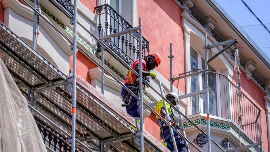 En 2005 España ya regularizó a más de medio millón de inmigrantes indocumentados, ¿qué pasó luego?