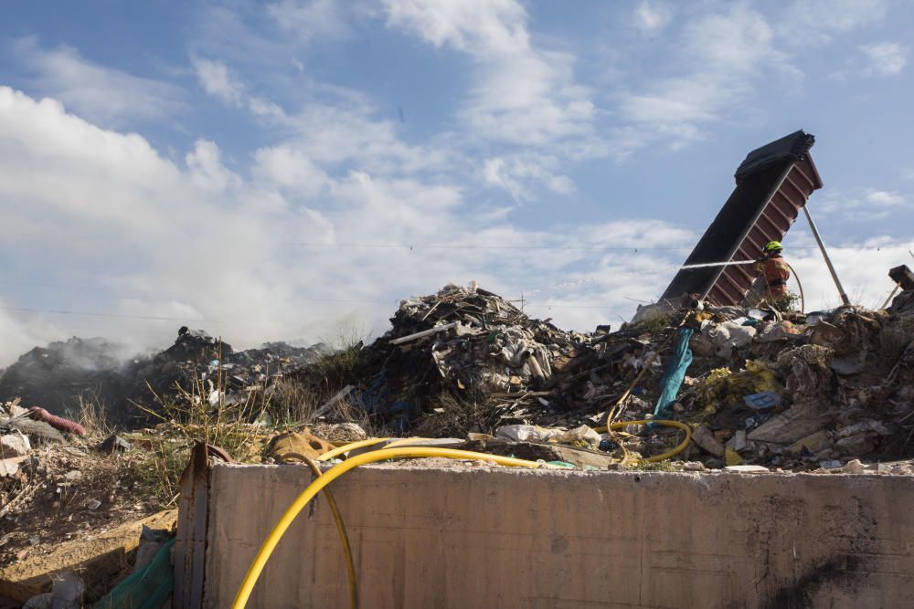 Nuevo incendio en la antigua planta de Gemersa en Torrent