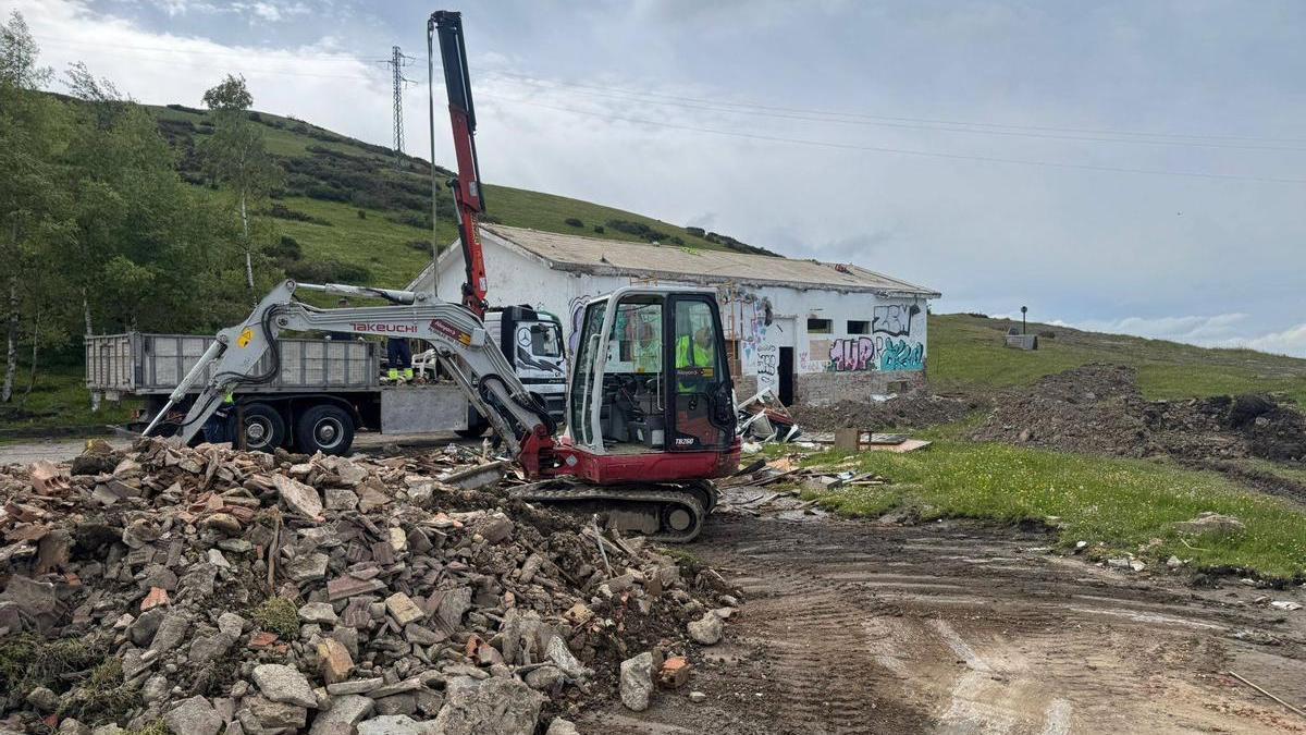 Obras en el alto de Cotobello, para la construcción del centro de visitantes y el observatorio.