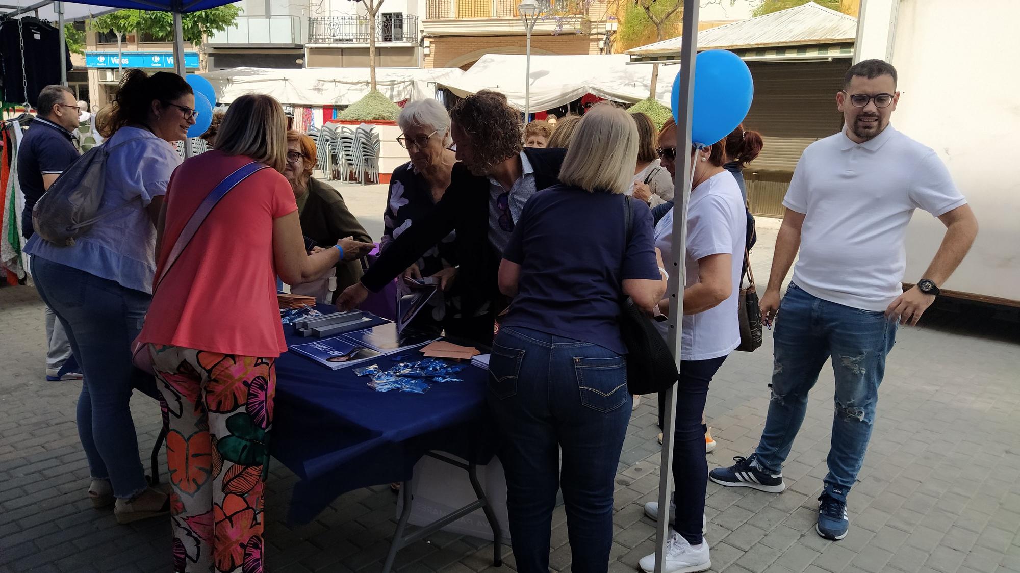 La campaña de los partidos de Tavernes en el mercadillo