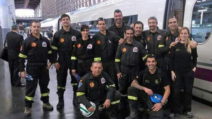 Bomberos malagueños vuelan a Nepal para salvar vidas