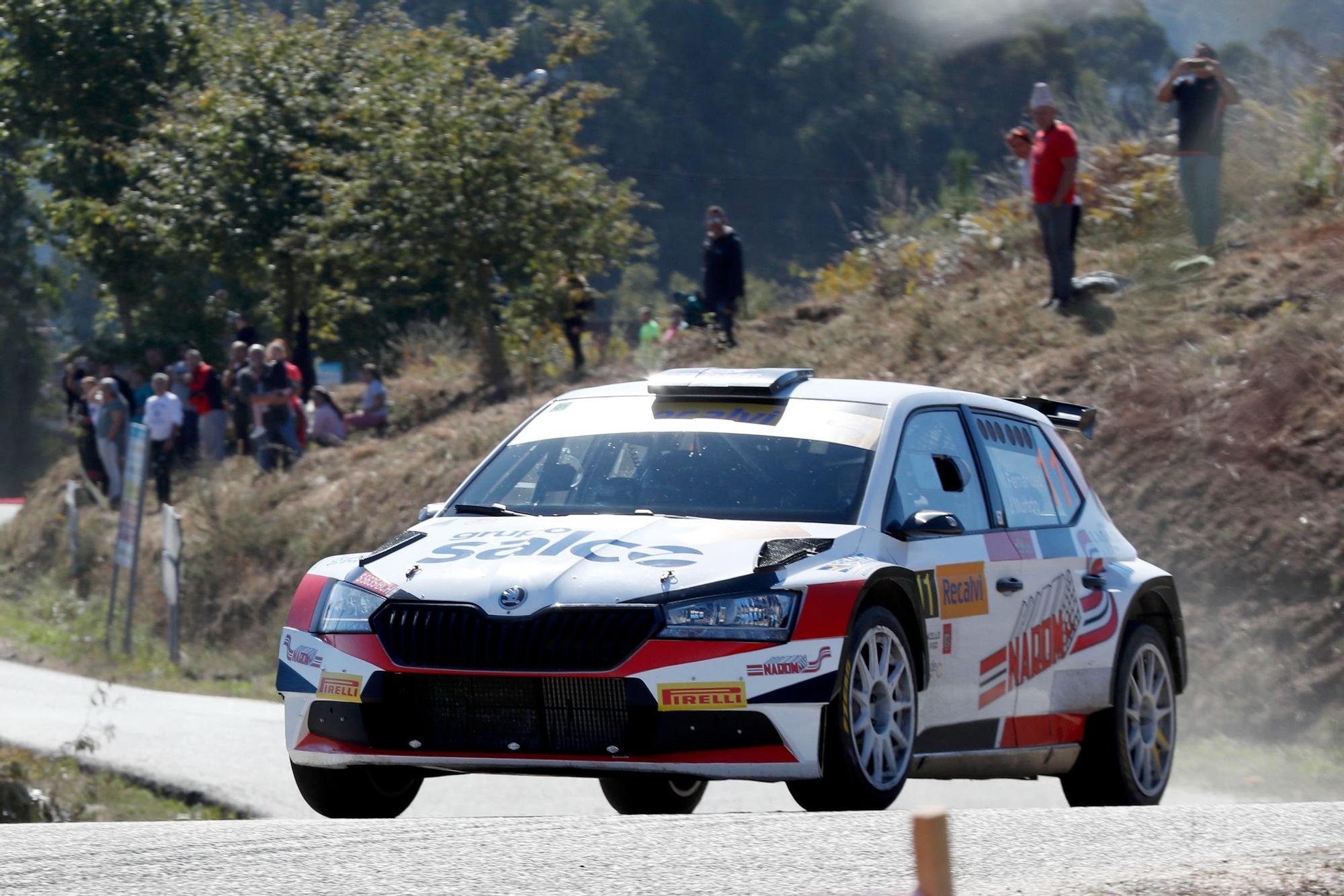 Víctor Senra arrasa en el Rallye Rías Baixas