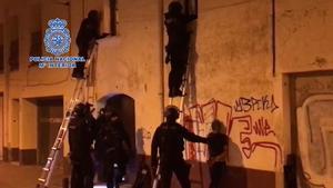 La Policía Nacional desmantela un narcopiso en Pineda de Mar.